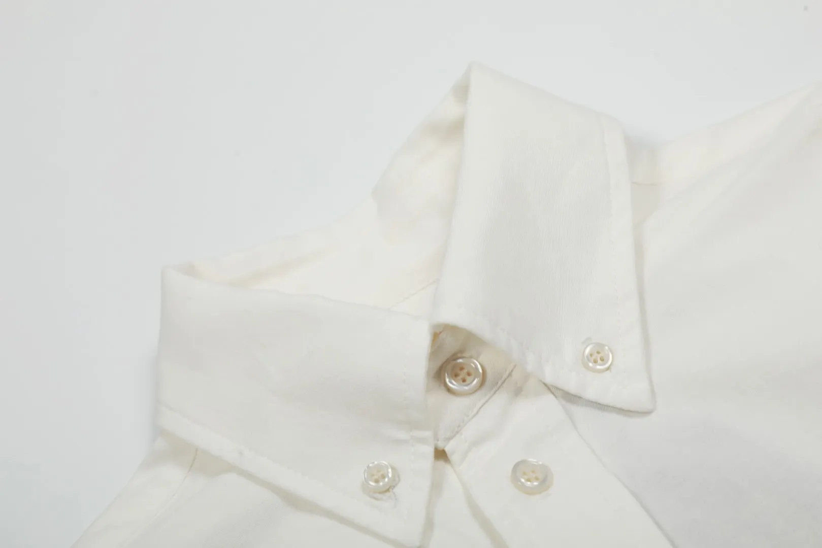 P250 Top quality" Style number: 8086# [Ralph Lauren classic basic evergreen versatile shirt long sleeves for all seasons] ✅Ralph Lauren classic Oxford spun old money style unisex couple shirt long sleeves ✅Top ceiling quality ZP original development. You can compare the real thing with the market version at will. ✅Using the original custom-woven and dyed pure cotton Oxford spinning, strong three-dimensional effect, breathable and anti-wrinkle material, comfortable upper body. ✅Washing treatment, tight and soft texture, full and exquisite embroidery. Excellent sense of quality ✅Simple and versatile, perfect for lazy people to wear. This is the charm of shirts. Basic and classic. ✅The upper body looks much better than the real thing. It can be worn alone or worn in all seasons. It is highly recommended for couples. Size: S-XL. Color: Navy blue, white, pink, light blue, khaki, charcoal gray.